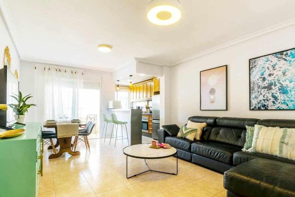 Apartamento Pink Maritimo Torrevieja Exterior photo
