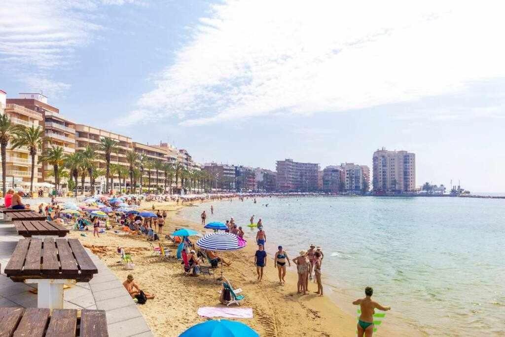 Apartamento Pink Maritimo Torrevieja Exterior photo