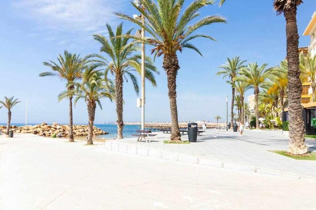 Apartamento Pink Maritimo Torrevieja Exterior photo